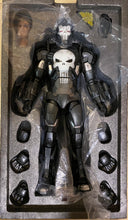 Load image into Gallery viewer, Hot Toys Marvel Future Fight The Punisher War Machine Armor VGM33